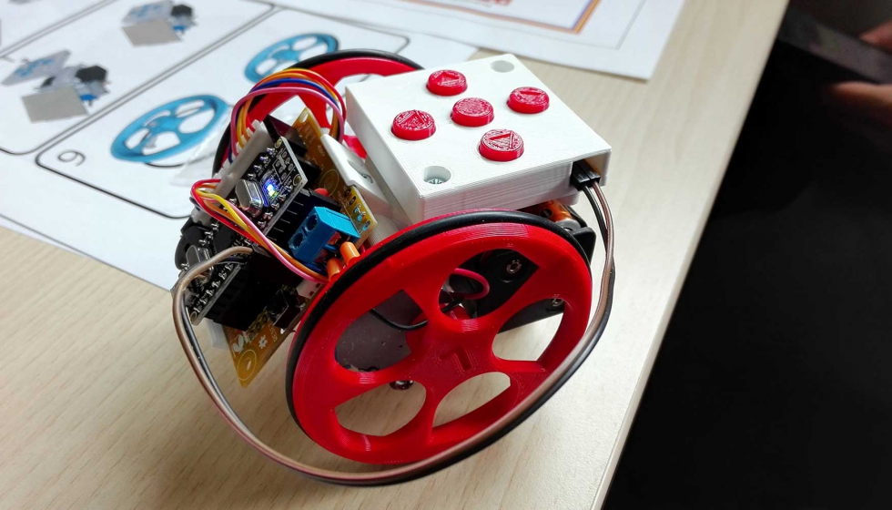Robot desarrollado con piezas 3D por alumnos del colegio CPI Virxe da Cela