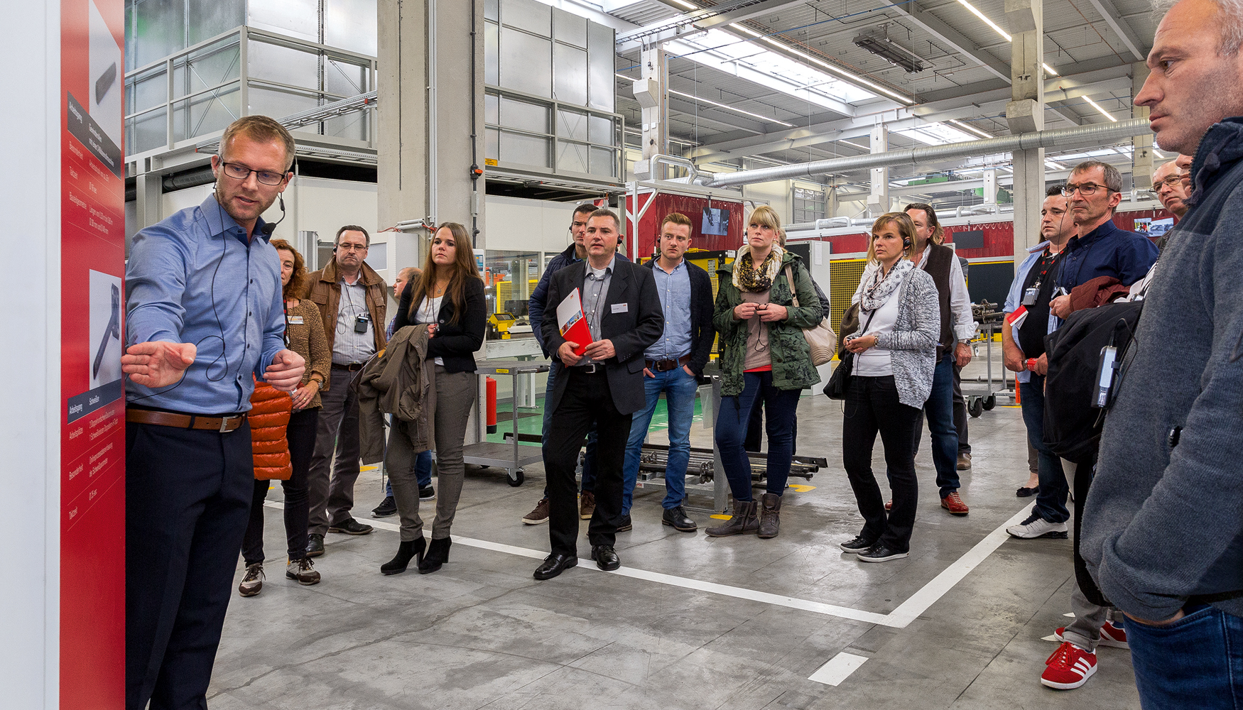 Los asistentes a la inauguraci�n pudieron comprobar por s� mismos la calidad del proceso de producci�n de Peri