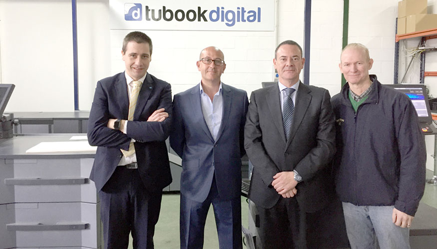 De izquierda a derecha, Francisco Jos Gil, Product Manager de la Divisin de Professional Printing de Konica Minolta; Enrique Roldn...