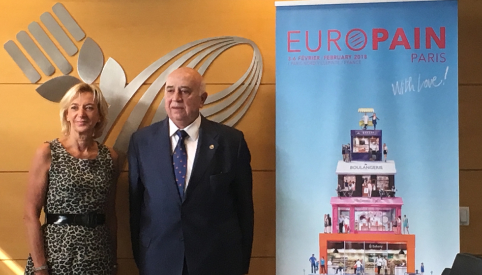 Marie-Odile Fondeur, directora de Europain, y Llargues durante la presentacin en Barcelona de Europain