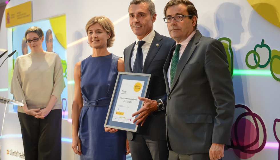 Grupo Alimentario Citrus con el Premio Alimentos de Espaa a la Industria Alimentaria