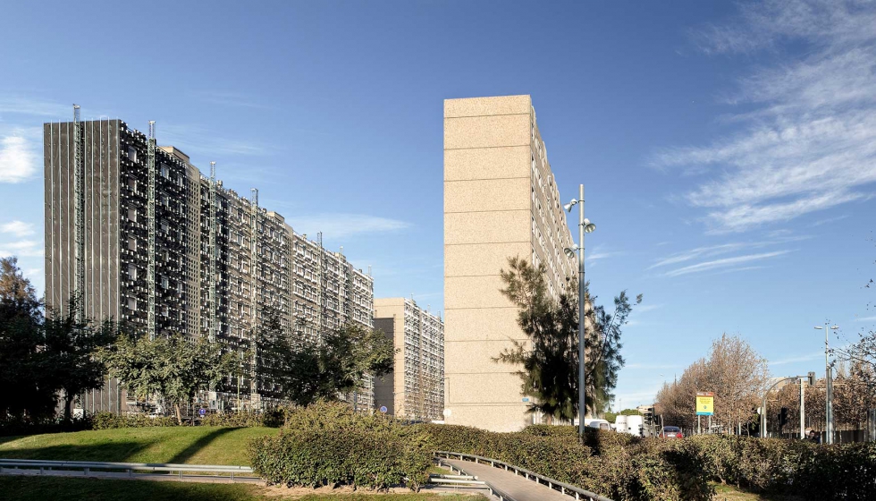Cuatro edificios de viviendas en Cornell de Llobregat reformaron sus fachadas con el objetivo de lograr unas mejores condiciones bioclimticas en el...