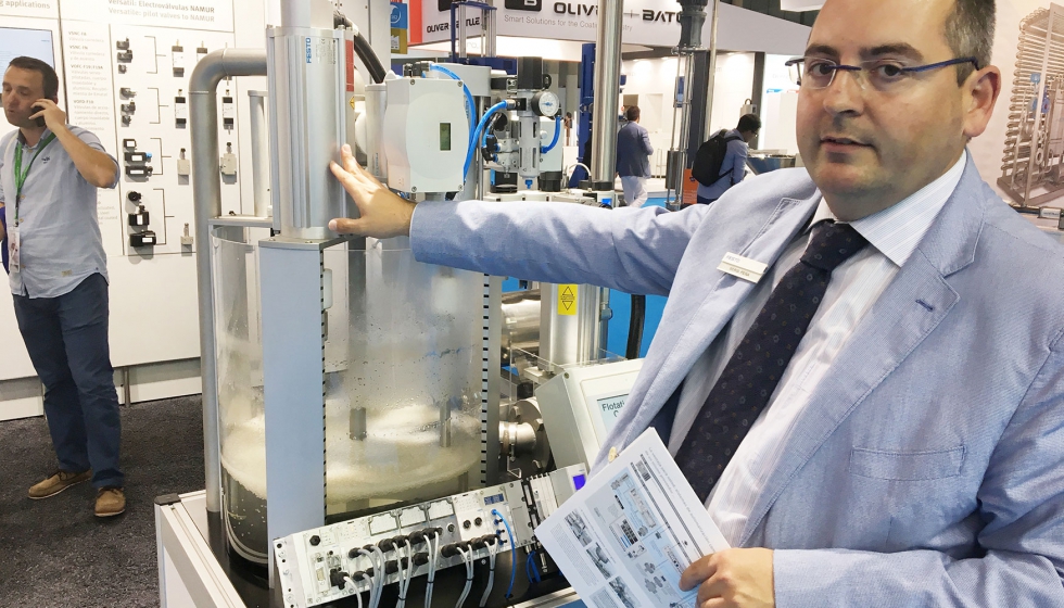 Sergi Pea, Industry Segment Specialist de Festo Automation, en el stand de la compaa en Expoquimia