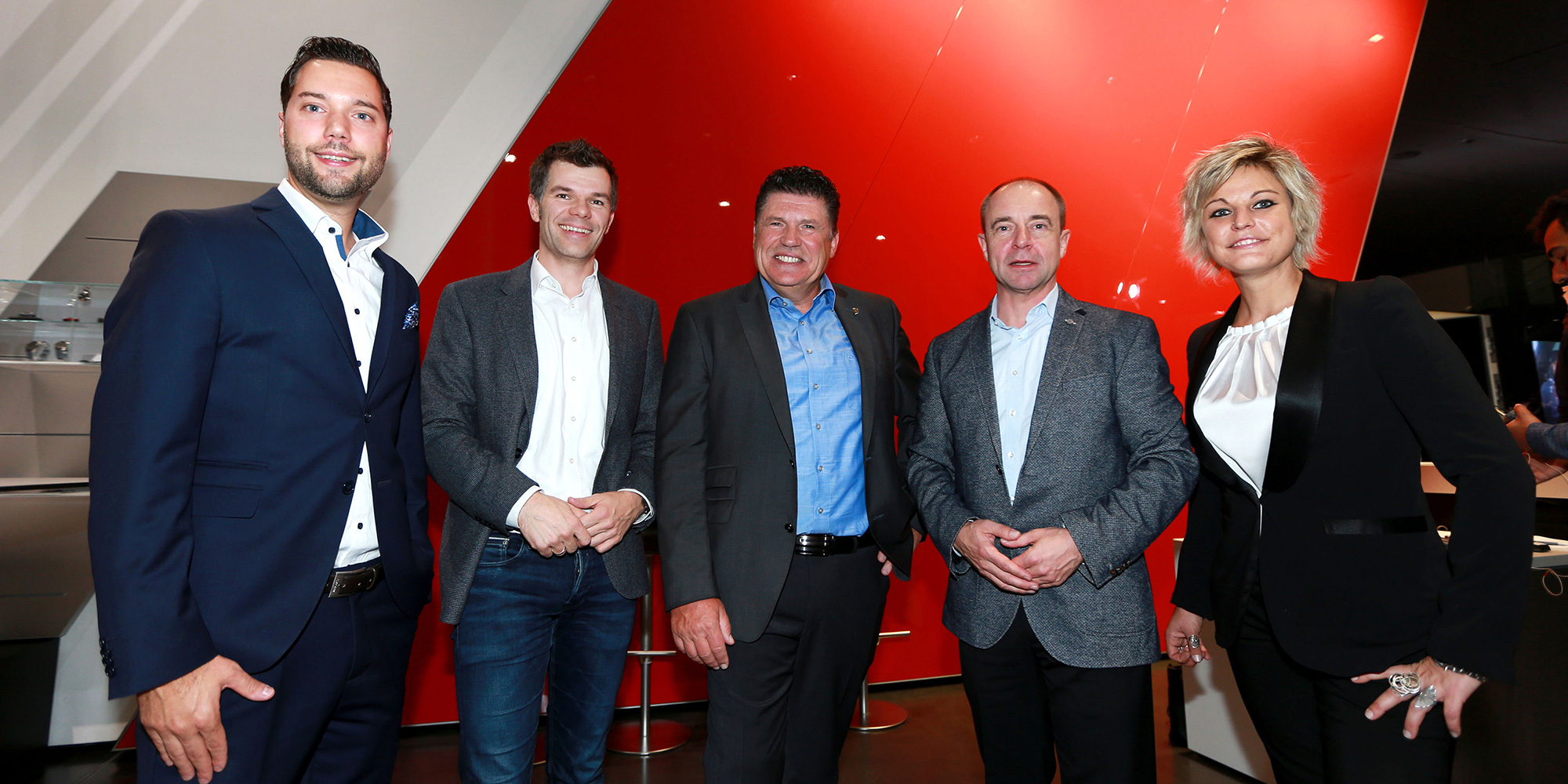 Representantes del equipo de Frmula E del Grupo Wrth Elektronik eiSos para el estreno mundial del Audi e-tron FE04 en Neuburg...