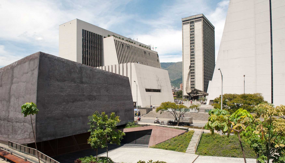Vista del conjunto del Centro Cvico - Plaza de la Libertad. Foto: Toroposada - OPUS