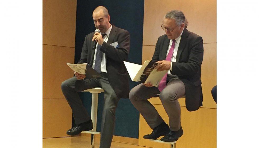 El director de la CIM de la UPC, Felip Fenollosa, exponiendo su presentacin. A su derecha, el rector de la UPC Enric Fossas...