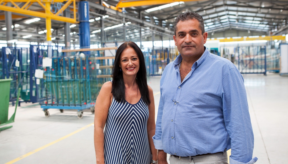 Manuel Aliaga, director general de Astiglass, junto a su hermana Mara Jess, responsable de Facturacin