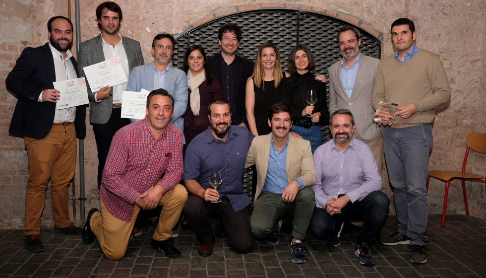 Foto de familia de los premiados en los III Premios Uvinum