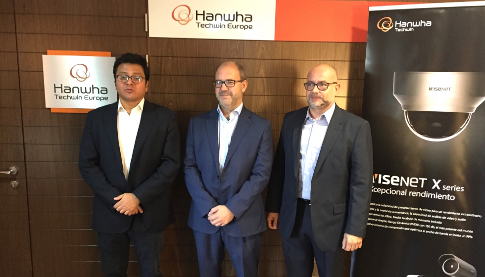 De izquierda a derecha, Pablo Soto, Presales & Technical Manager de Spain & Portugal de Hanwha Techwin Europe; Jos Luis Romero...