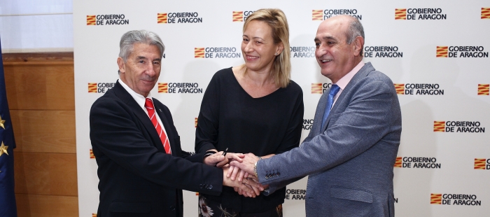 Marta Gastn, consejera de Economa, Industria y Empleo, junto a los presidentes de CEOE y CEPYME en Aragn, Fernando Callizo y Aurelio Lpez de Hita...