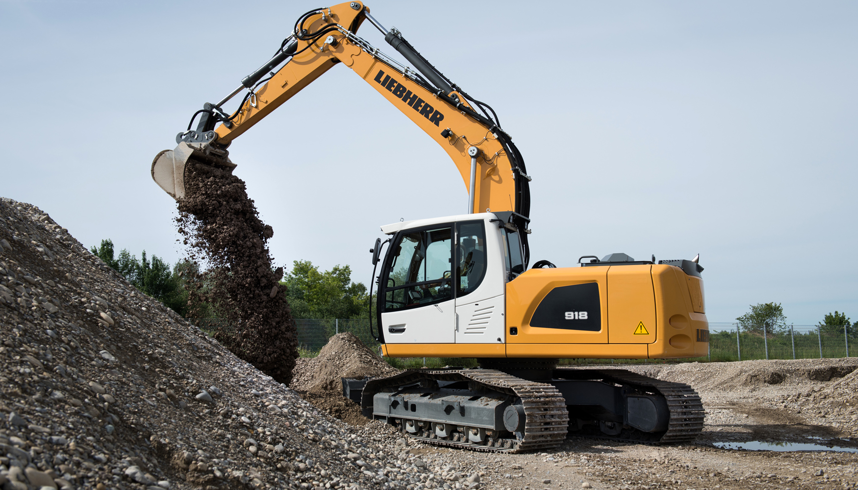 La excavadora sobre cadenas Liebherr R 918 es idnea para aplicaciones como el movimiento de tierras...