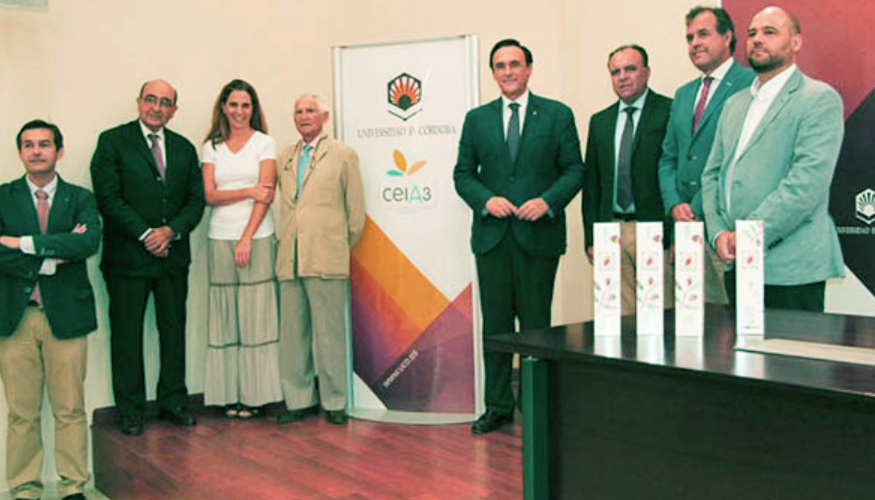 Firma del convenio entre la olivarera San Jos de Lora de Estepa, la DO Estepa y CEIA3