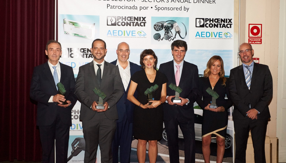Foto de familia de los galardonados en la segunda edicin de los Premios Aedive