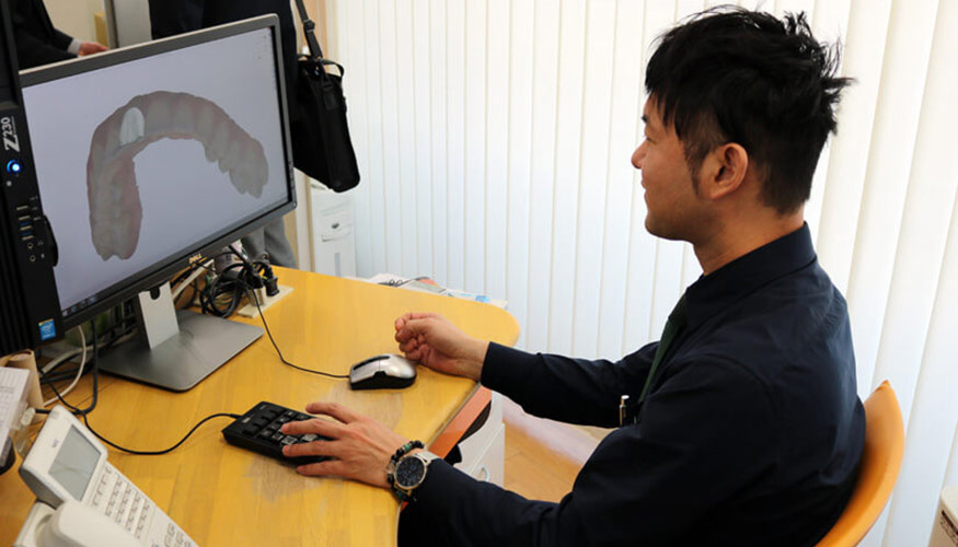 Norihiro Yoshitsugu es un experto en produccin analgica y en CAD/CAM...