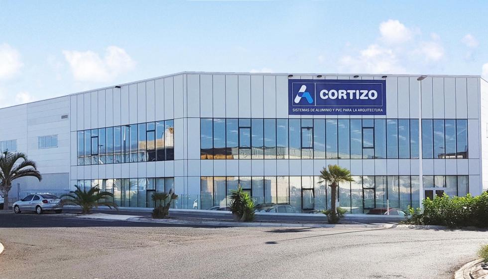Vista exterior del nuevo hub de distribucin de perfiles de Cortizo en Tenerife