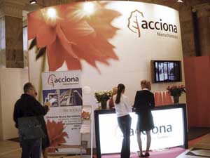 Stand de Acciona Inmobiliaria en la feria inmobiliaria Targi Mieszkaniowe Tabelaofert de Varsovia