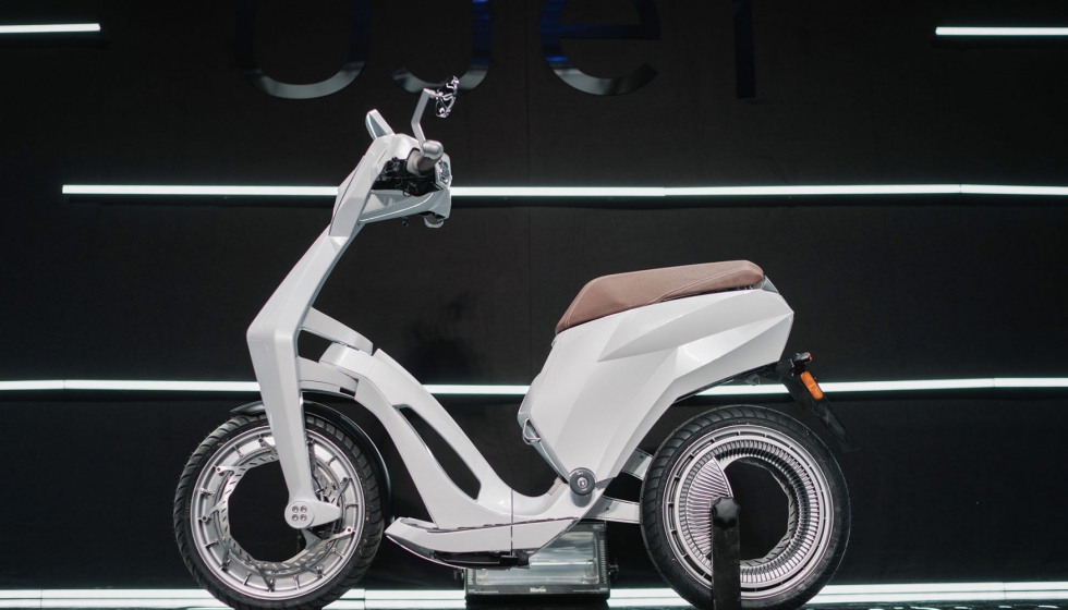 El e-scooter de Ujet es plegable, por lo que su batera puede ser cargada en el domicilio de su propietario