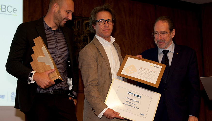 Gabriel Ortn fue el encargado de entregar el segundo premio a B01 Arquitectes por el proyecto 'Red Espabilada de Olot'...