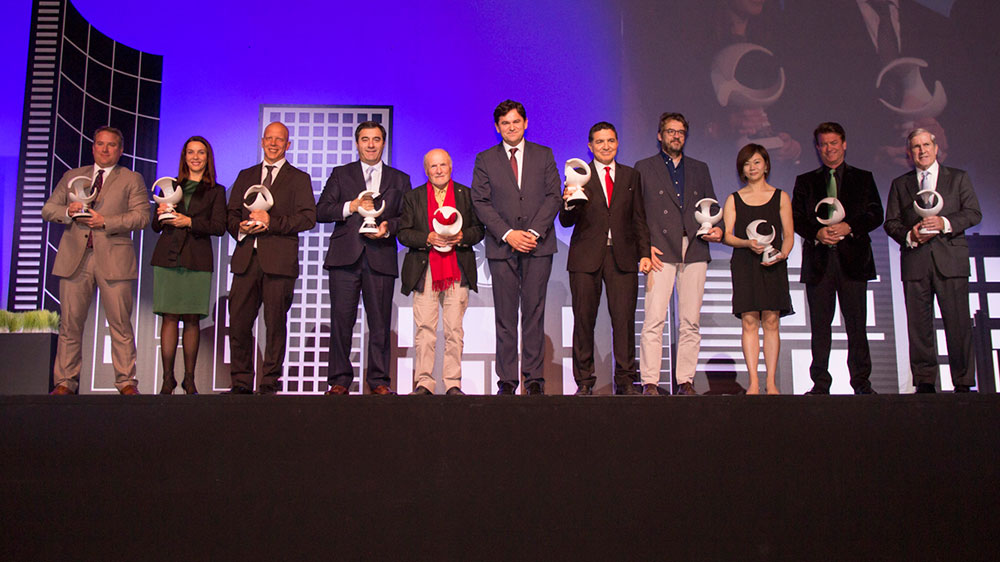 Foto de familia de los galardonados durante la XXXI Gala de los Premios Macael