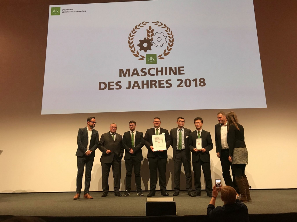 El premio lo recogieron el CEO, Dai Watanabe, y miembros de los equipos de Kverneland Group Deutschland y de Kverneland Group Kerteminde...