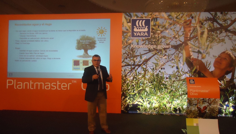 Juan Jos Catal, responsable de Fertirrigacin de Yara Internacional, abord el uso del agua en el olivar