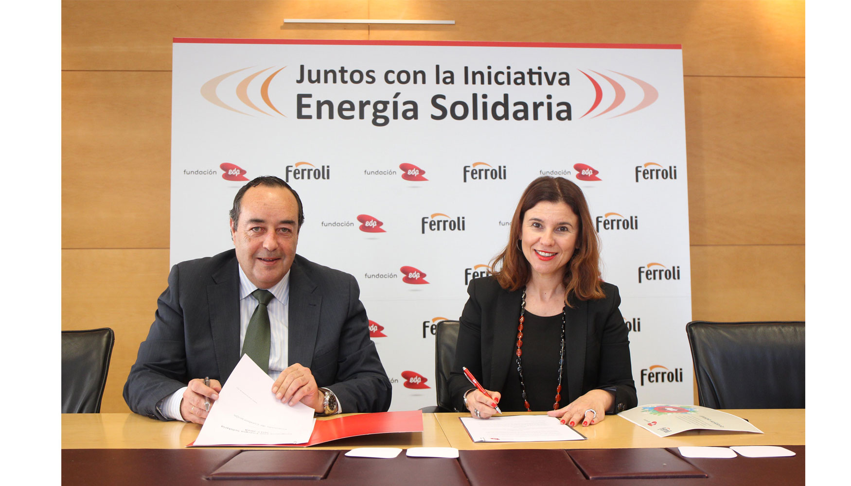 Vctor Gmez lvarez, director general de Ferroli Espaa y Portugal, y Vanda Martins, directora ejecutiva de la Fundacin EDP...