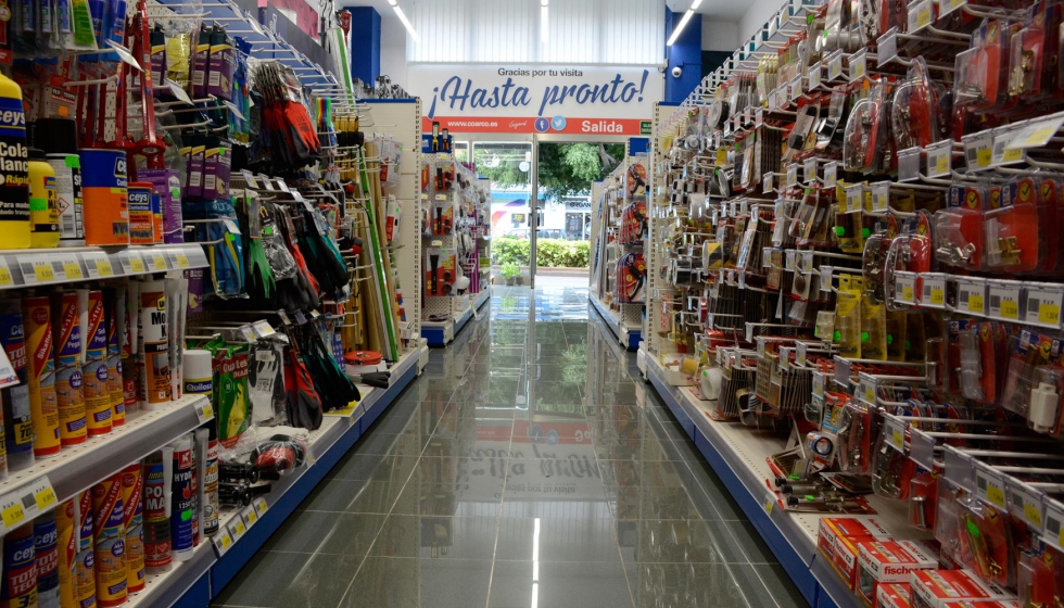 Interior de la nueva Coarco-Ferretera Marrero