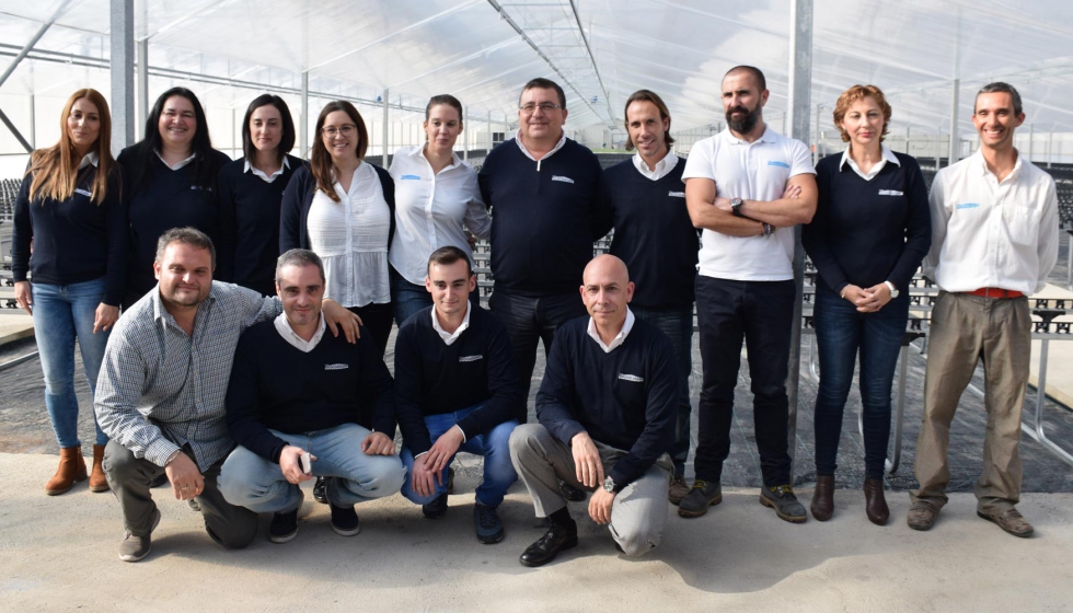 El equipo de Cristalplant en su central de San Agustn (Almera)