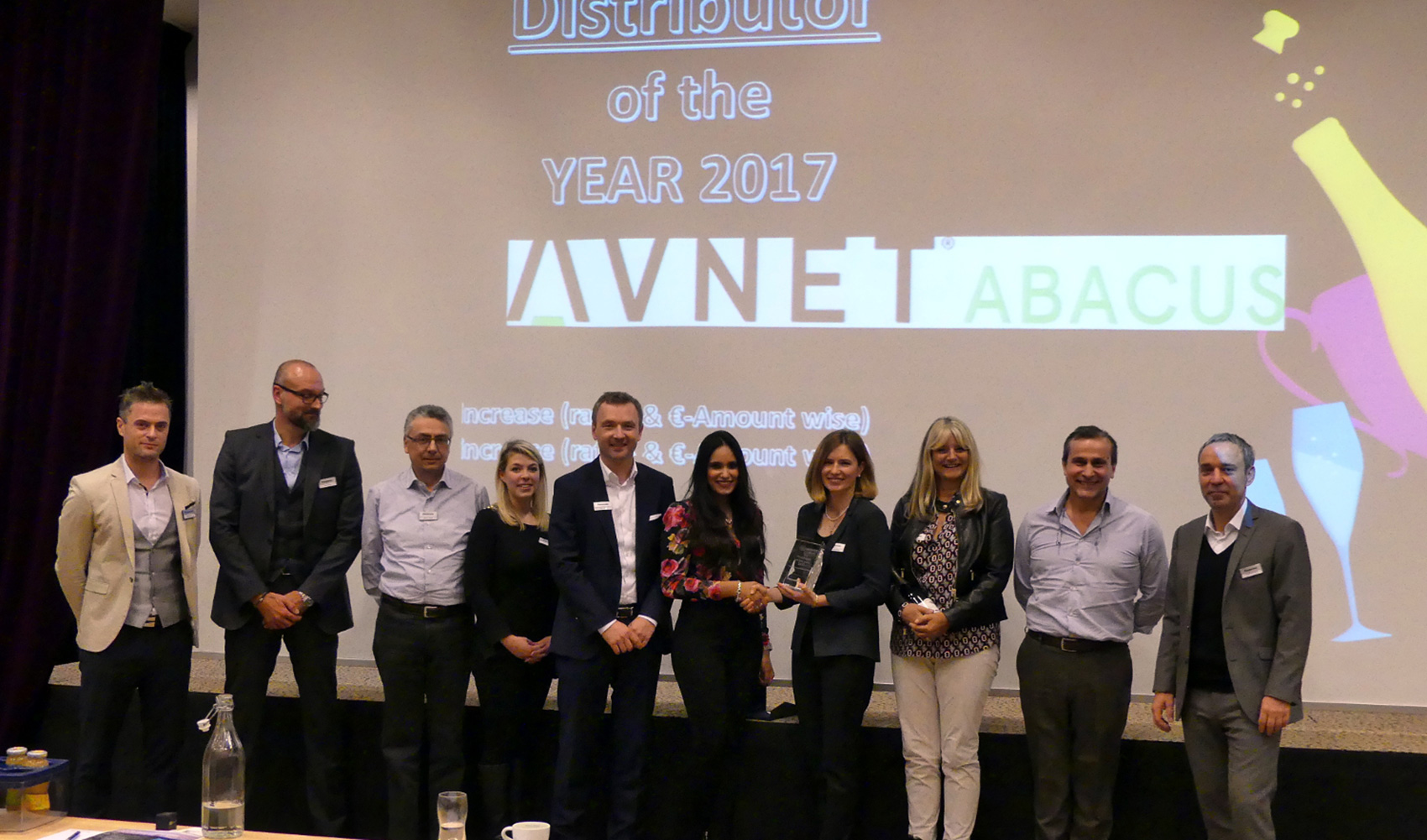 Miembros del equipo de colaboracin de Avnet Abacus y Panasonic Industry Europe