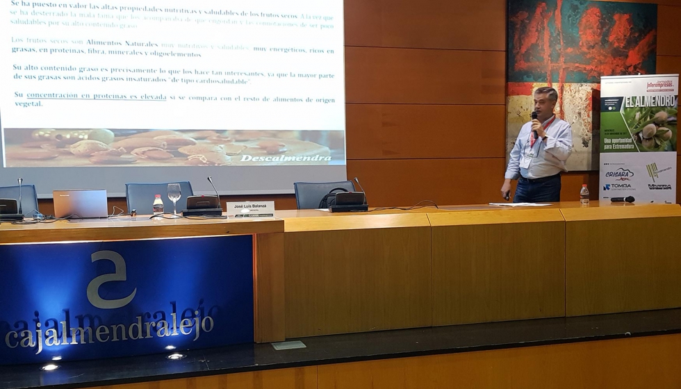 Jos Luis Balanz, coordinador de Descalmendra, explic el mercado nacional e internacional del almendro