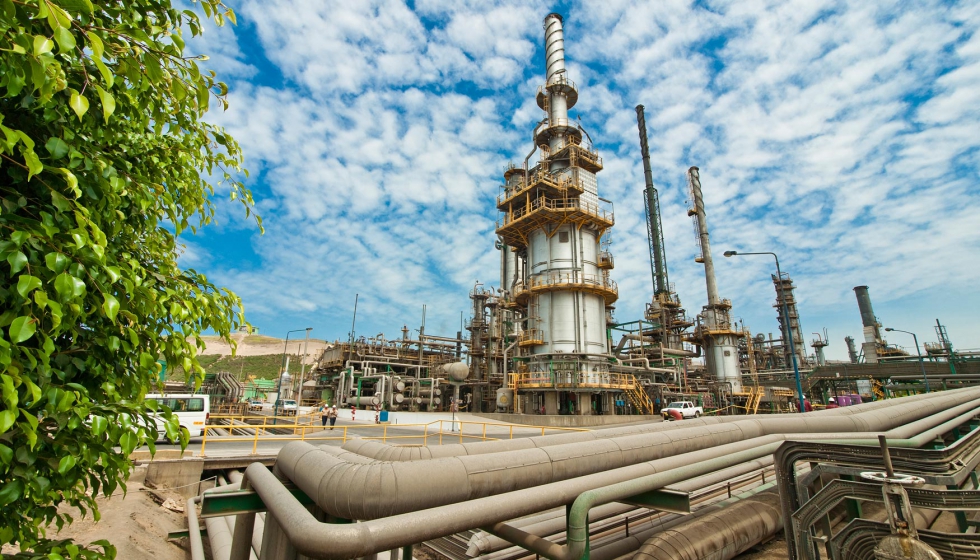 La instalacin operada por Repsol cuenta con una capacidad de refino de 117.000 barriles diarios de petrleo