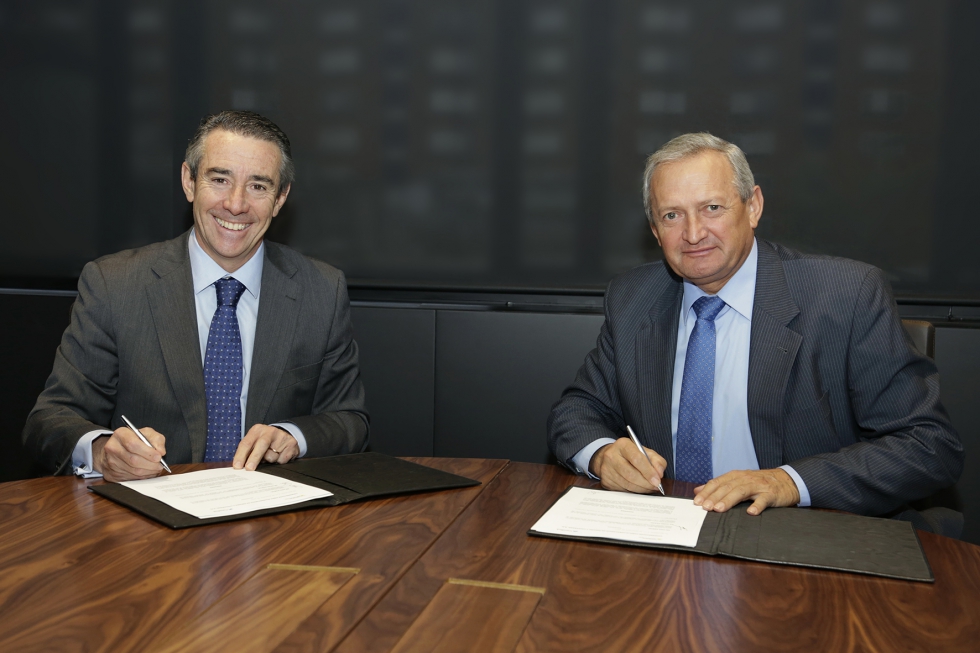 Juan Alcaraz, director general de CaixaBank, y ngel Villafranca, presidente de Cooperativas Agro-alimentarias