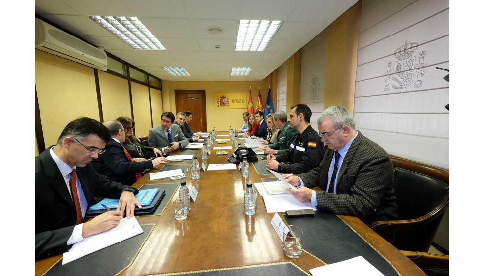 Imagen de la reunin celebrada entre representantes de las instituciones y organismos implicados en la campaa de vialidad invernal 2017-2018 de...