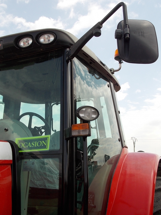 En el caso de tractores usados, el registro y la relacin de requisitos no tcnicos no estn armonizados