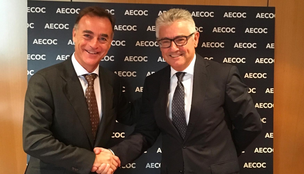 J.Antonio Valls, director general de Alimentaria Exhibitions, en la firma del acuerdo con Jos� Mar�a Bonmat�, director general de Aecoc...