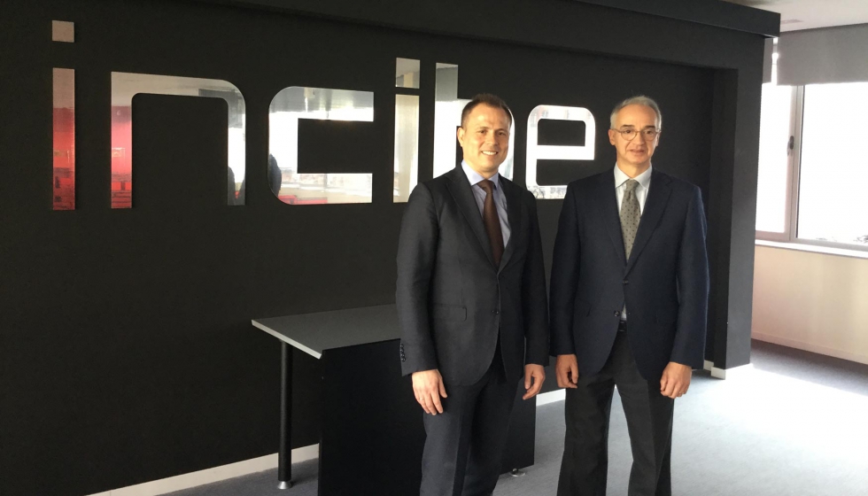 Alberto Hernndez, director general de Incibe, y Jos-Emilio Serra, VP de Estrategia de Negocio y Calidad de Schneider Electric...