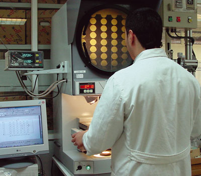 Desde el laboratorio se realizan los controles necesarios que garanticen los ms altos estndares de calidad