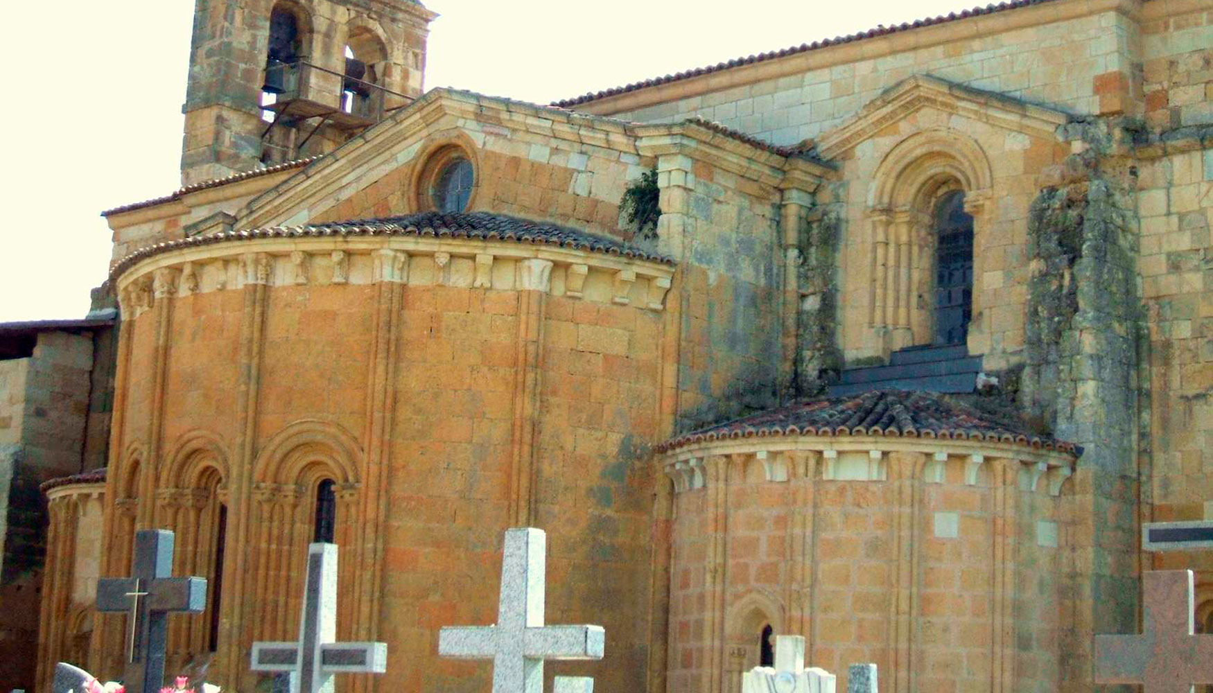 El conjunto monstico se organiza en dos reas: la iglesia y el claustro