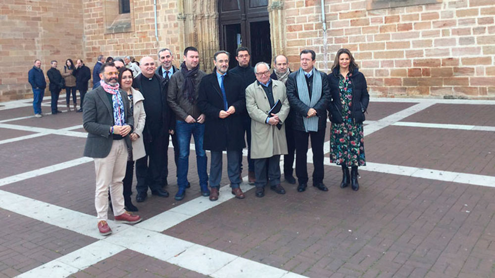 El consejero Felipe Lpez durante la visita a la Iglesia de Santa Mara La Mayor de Linares recin rehabilitada