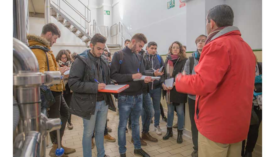 Visita de los alumnos de la Facultad de Geografa e Historia de la Universidad de Sevilla