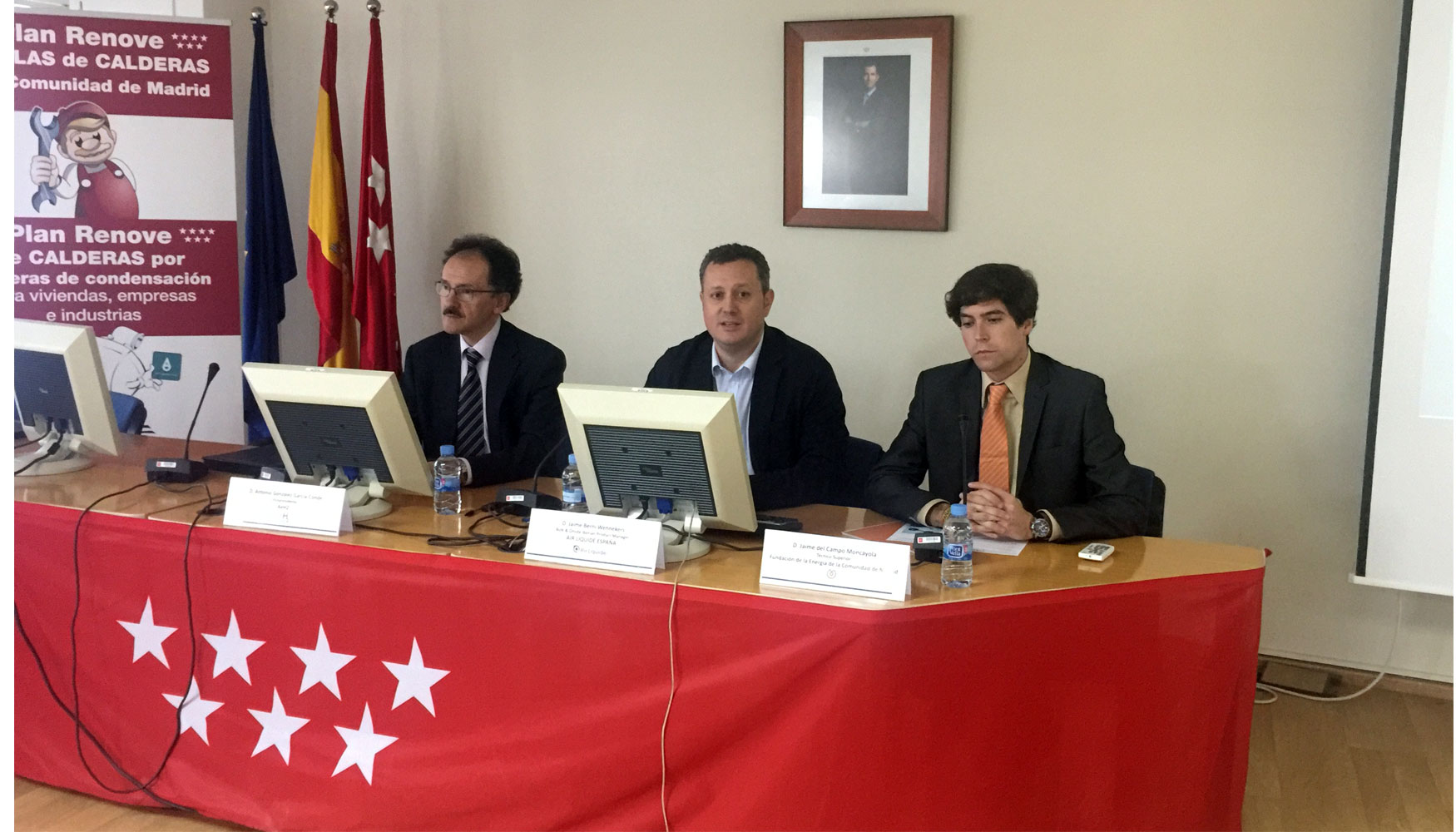 Jaime Berni (centro) y Antonio Gonzlez Garca-Conde (izquierda) mostraron la situacin del sector en el mbito nacional e internacional...