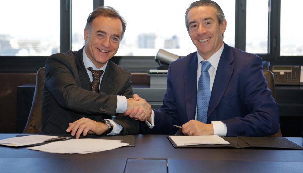 J. Antonio Valls y Juan Antonio Alcaraz en la firma del acuerdo