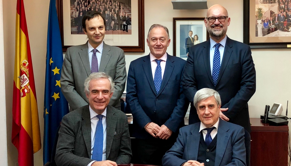 De izquierda a derecha sentados: Juan Carlos Castillejo y Juan Jos Badiola. De pie: Andrs Fernndez, Felipe Vilas y Santiago de Andrs...