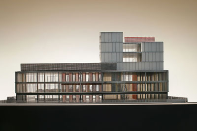 El edificio est� situado en la c�ntrica calle Arturo Soria de Madrid