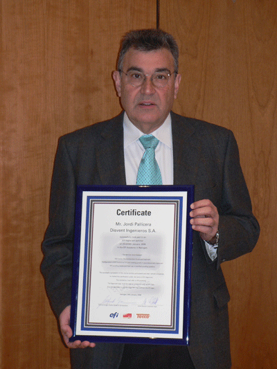 Jordi Pallicera recibiendo su certificacin Efi-Fogra