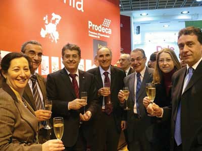 The full Counsellor, third from the left, at the stand of Prodeca's logistic Fruit fair where the study was presented