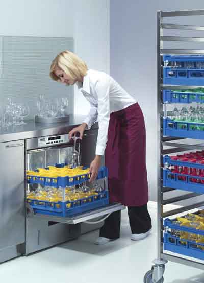 La m�quina es capaz de lavar cerca de 3.000 vasos en una hora, empleando tan solo 60 segundos en el programa 'Corto'