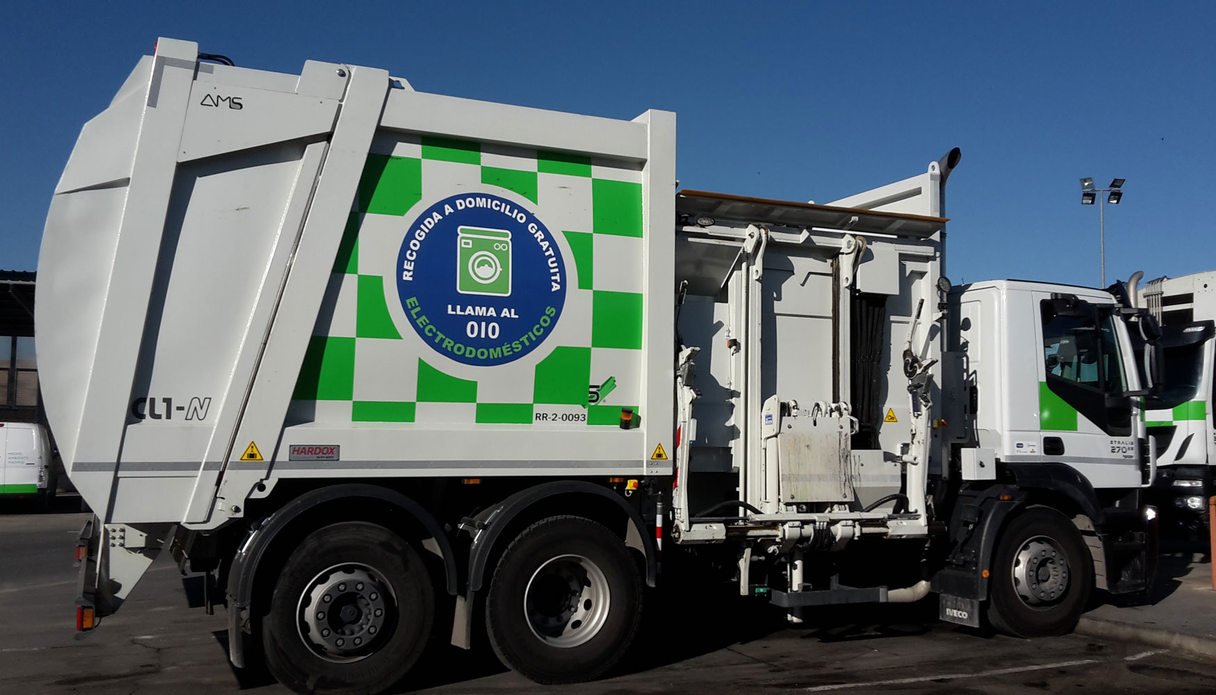 Los recolectores de carga lateral de AMS han permitido ganar en eficiencia a la hora de recoger los residuos en Madrid...