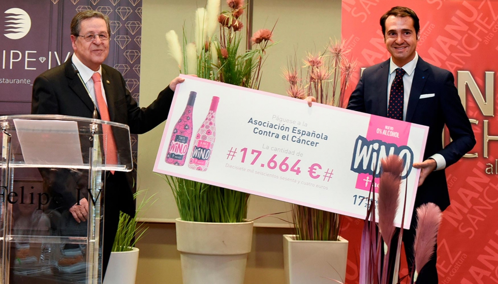 Roberto Sanz, responsable de Comunicacin de la marca, hizo entrega del cheque durante la cena solidaria contra el cncer celebrada en Valladolid...
