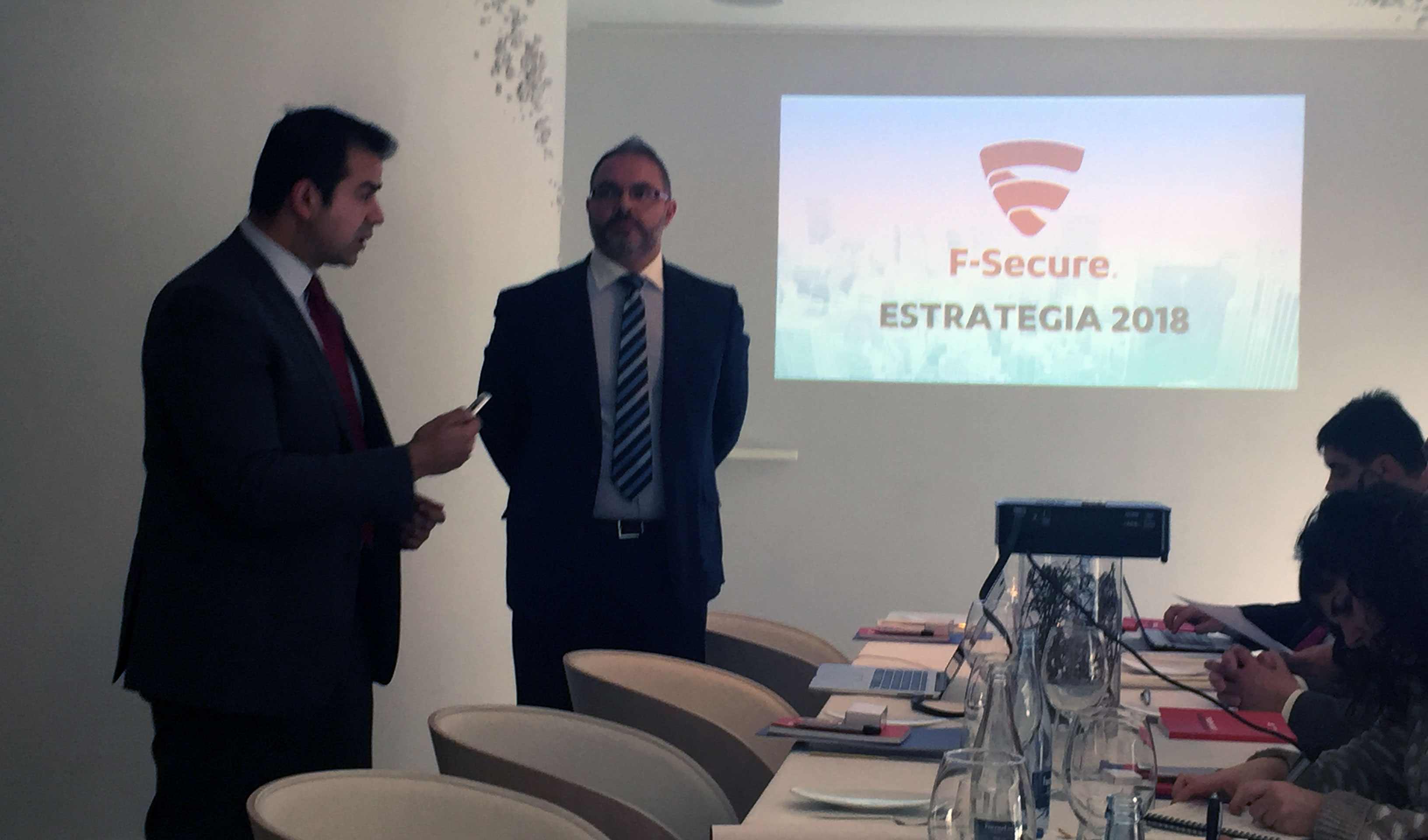 Javier Cazaa, Country Manager para Iberia de F-Secure y Francisco Macas, Sale Engineer de F-Secure...